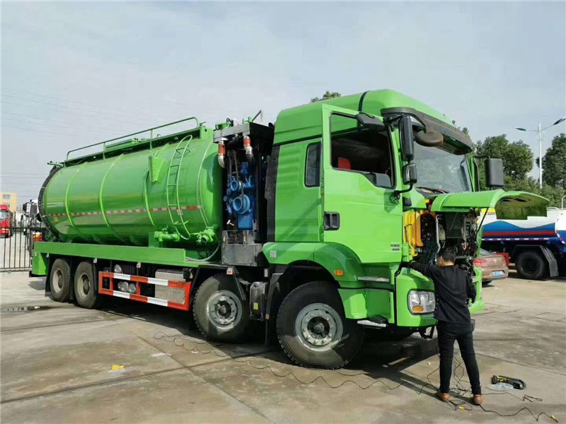 陜汽德龍前四后八國六清洗吸污車內(nèi)在配置齊全，疏通、吸污兩不誤