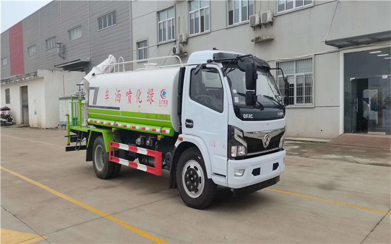 東風(fēng)D9國六綠化噴灑車射程遠(yuǎn)、霧粒細(xì)小、覆蓋面積大