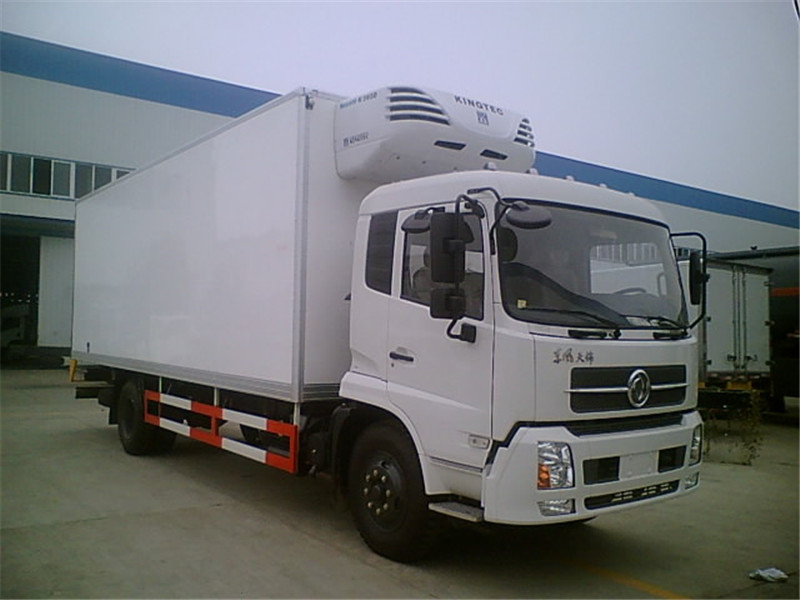 東風天錦冷藏車采用液壓吸咐一體成型生產(chǎn)線制造,保溫性達A級標準
