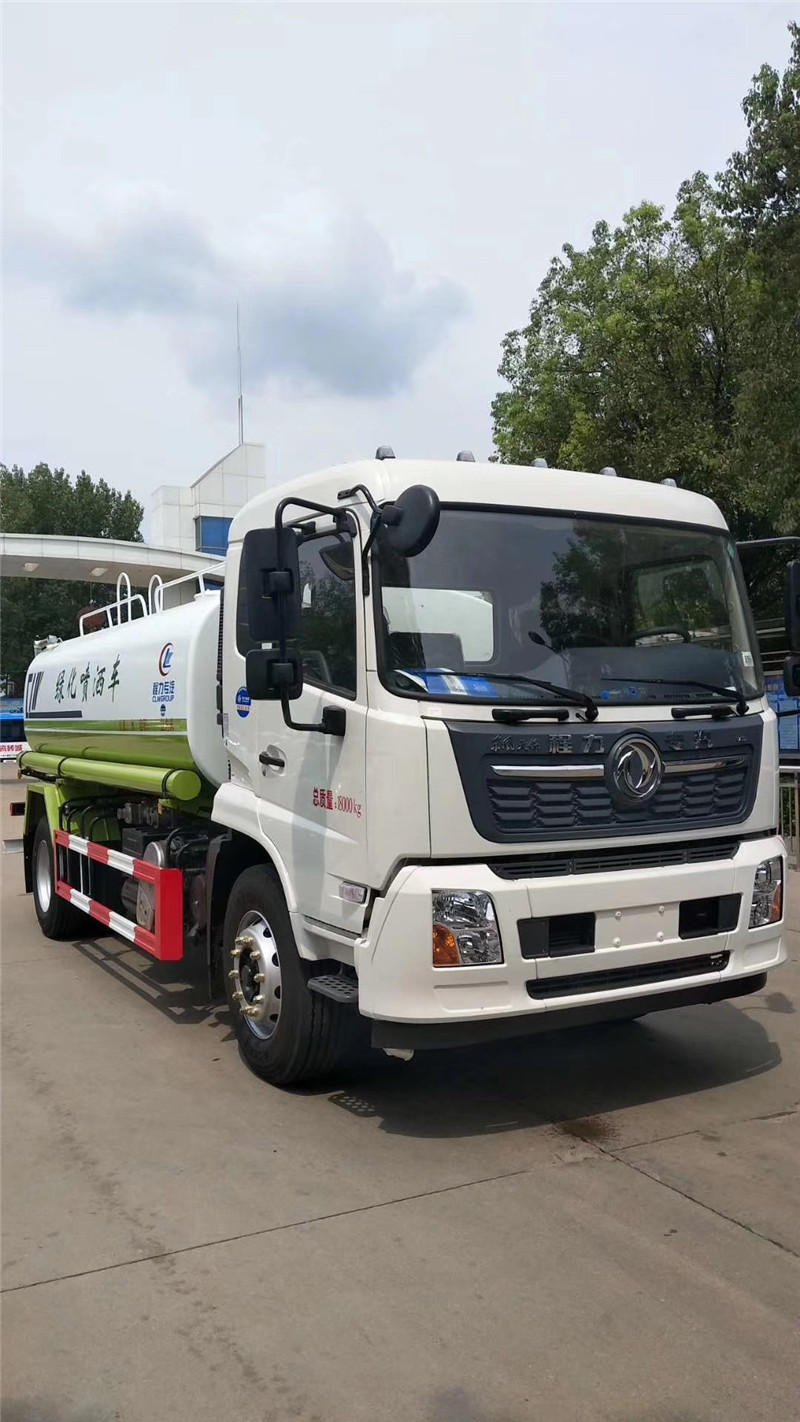 東風多利卡噴灑車帶30米全自動霧炮噴藥機，主要用于綠化帶養(yǎng)護使用