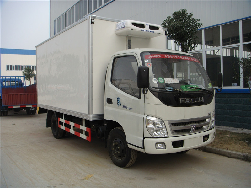  東風(fēng)天龍前四后八冷藏車采用新技術(shù)、新工藝制造，廂體隔熱