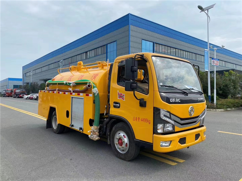 東風(fēng)天錦環(huán)衛(wèi)清洗吸污車通過高壓水射生的壓力，打開阻塞管道