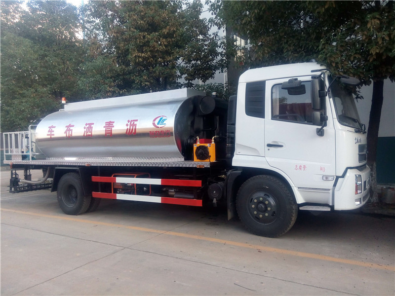 東風D9道路養(yǎng)護車采用武鋼生產(chǎn)的5mm熱扎板制作，動力強勁