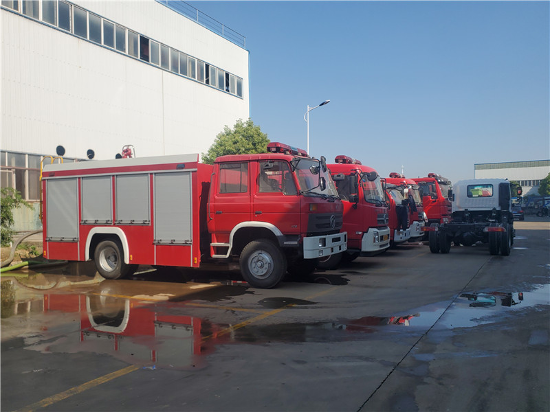 東風(fēng)多功能國六8噸消防灑水車機(jī)動(dòng)靈活、操控性好、維修簡便