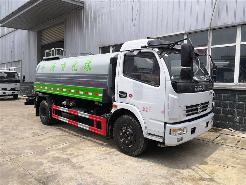 國(guó)六東風(fēng)綠化噴灑車灑水車功力強(qiáng)、穿透力強(qiáng)、霧粒附著力強(qiáng)