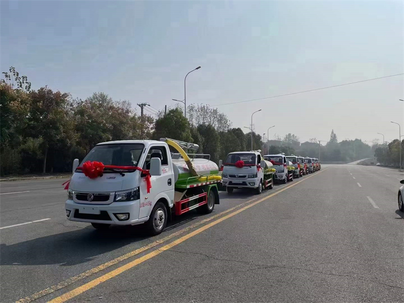 東風(fēng)途逸小藍(lán)牌吸糞車，遠(yuǎn)赴山東，為改善環(huán)境，再次出發(fā)