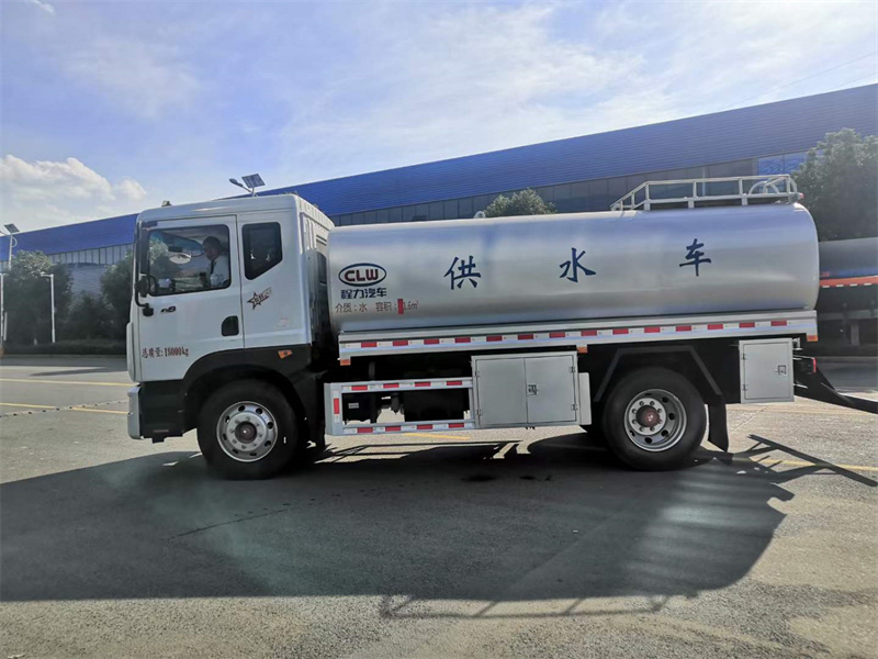 專業(yè)生產(chǎn)不銹鋼運水車、供水車、奶罐車等