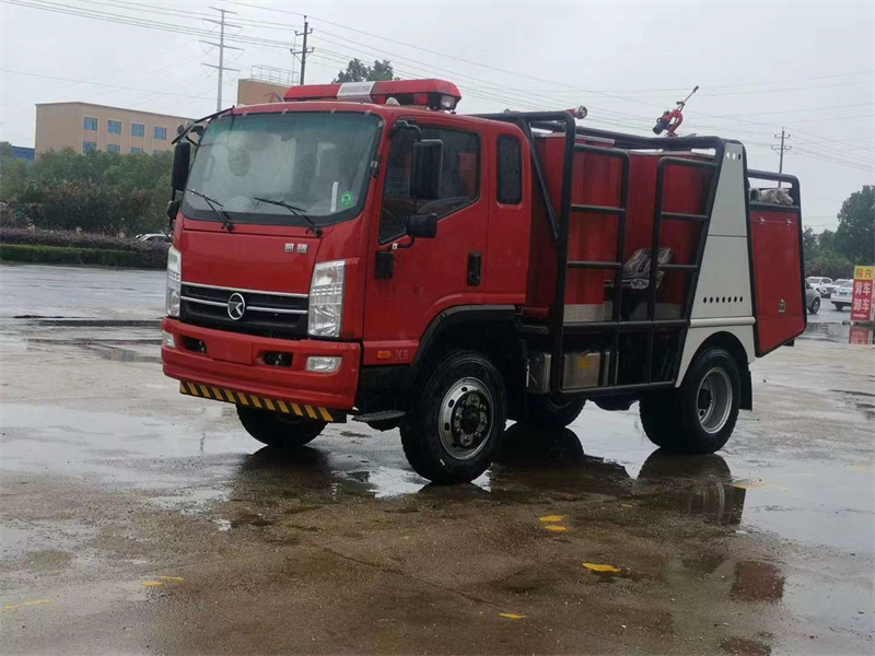 森林消防首選：福田短軸四驅(qū)消防車